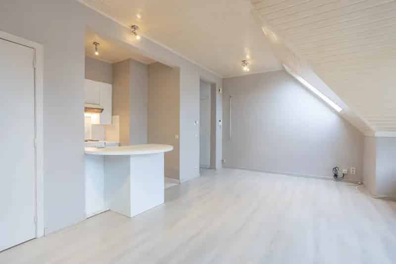 Lichtrijke studio te koop op gunstige locatie