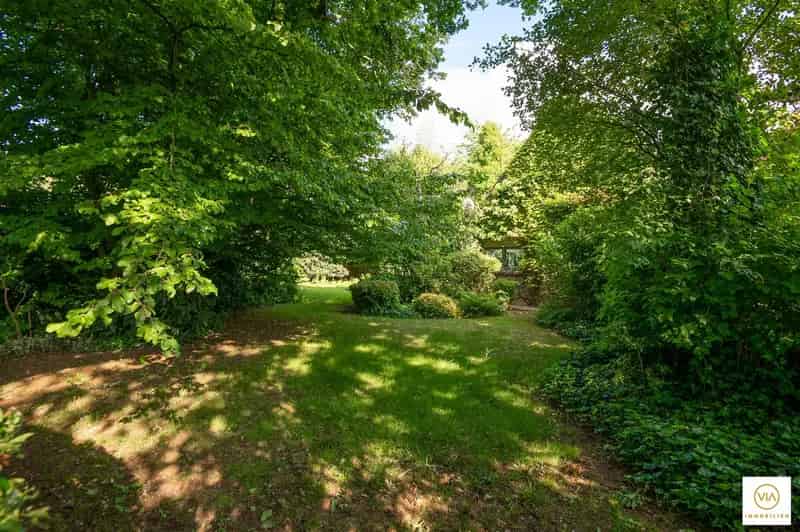 Huis te huur: Op te frissen villa met tuin 915m²