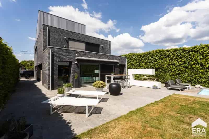 Villa te koop in Denderwindeke