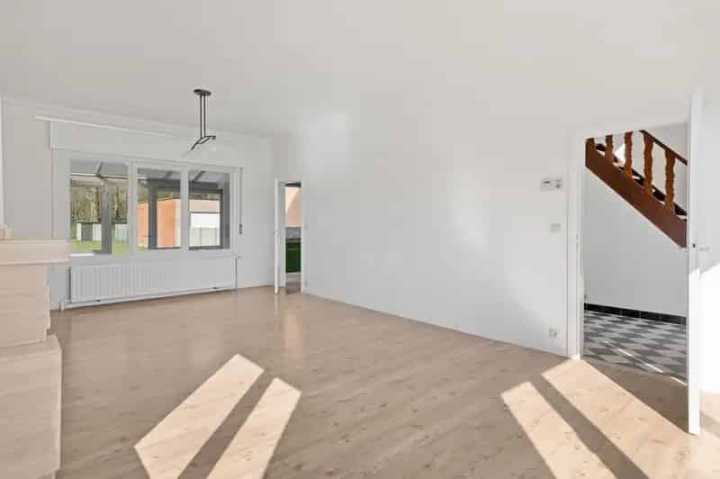 Landelijke halfopen bebouwing met grote tuin en 2 slaapkamers in Wijnegem!