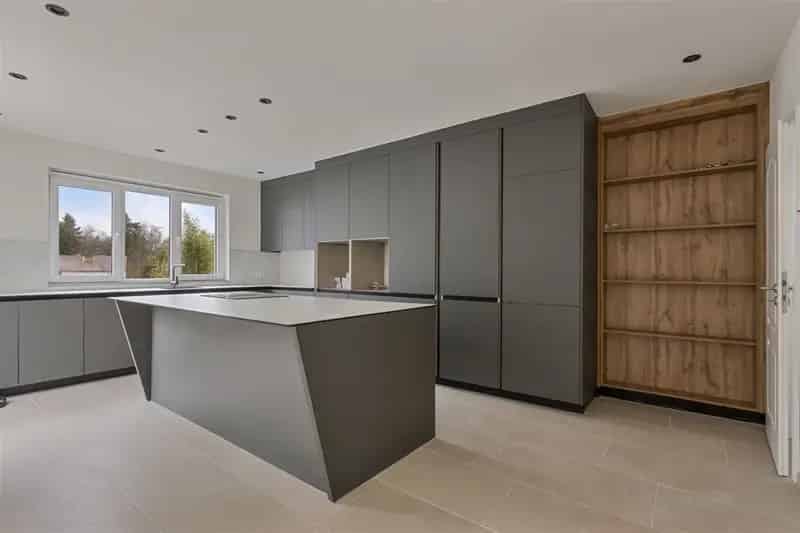 TE KOOP: vrijstaande woning op 10a87ca te Houthalen!