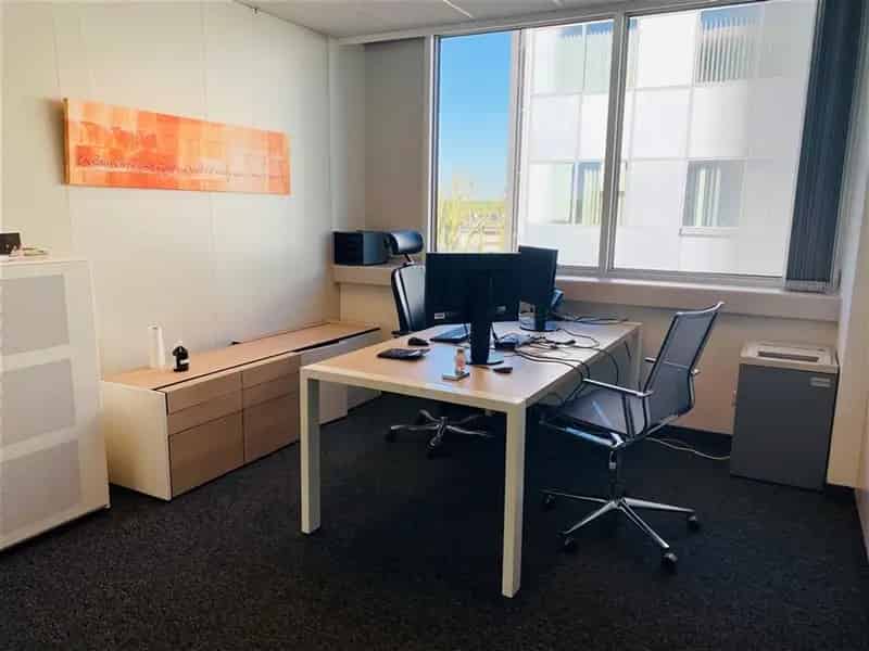 Nabij E40 en R4 kantoren beschikbaar tussen 142 m² en 415m²