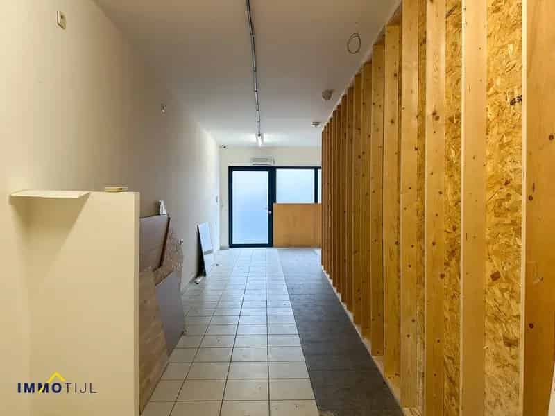 Praktisch en energiezuinig handelsgelijkvloers met terras!