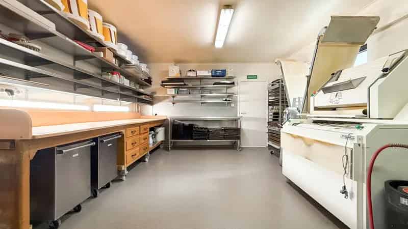 Bakkerij met woonst in centrum van Zolder!
