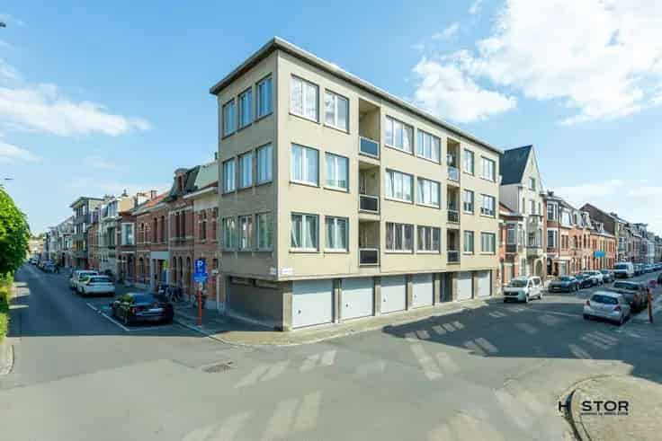 Opbrengsteigendom 6 Appartementen 6 Garages Gerenoveerd
