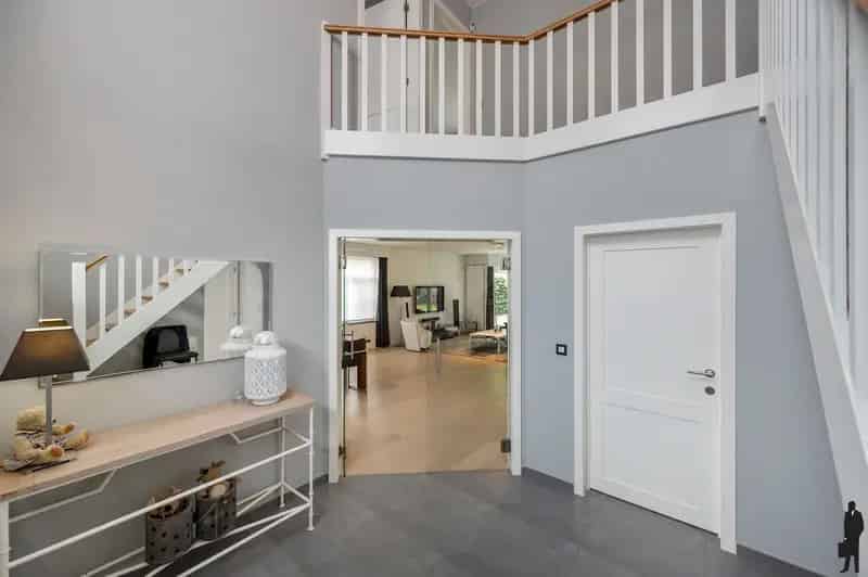 Verrassend instapklare ruime woning op centrale locatie te Brasschaat!