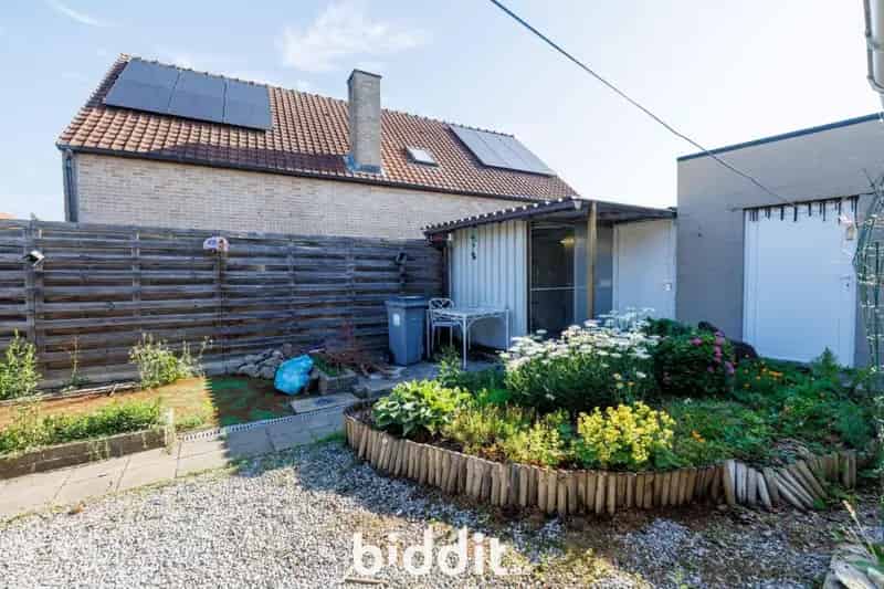 RUIM GELIJKVLOERS APPARTEMENT