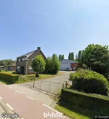 Open bebouwing met loods en garage