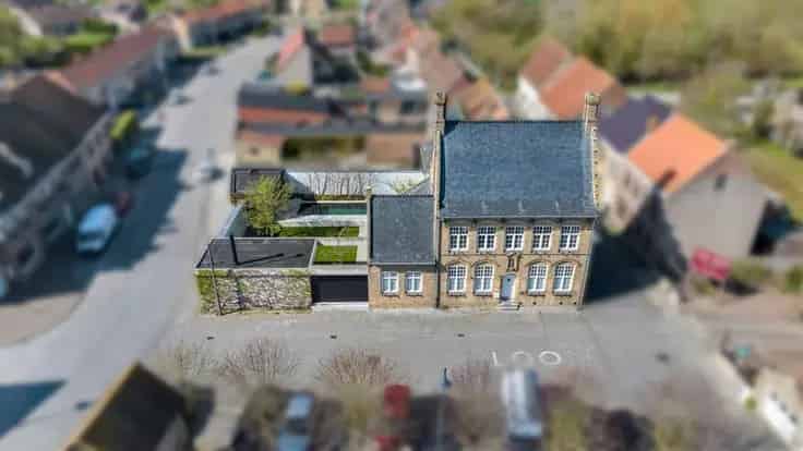 Herenhuis te koop: Luxe woning met zwembad in historisch Lo