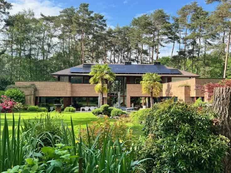 Luxe Villa Te Koop: 5 slaapkamers, Zwembad, Grote Tuin