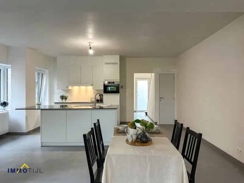 Gerenoveerde woning met 3 slpkms, tuin en ruime garage!