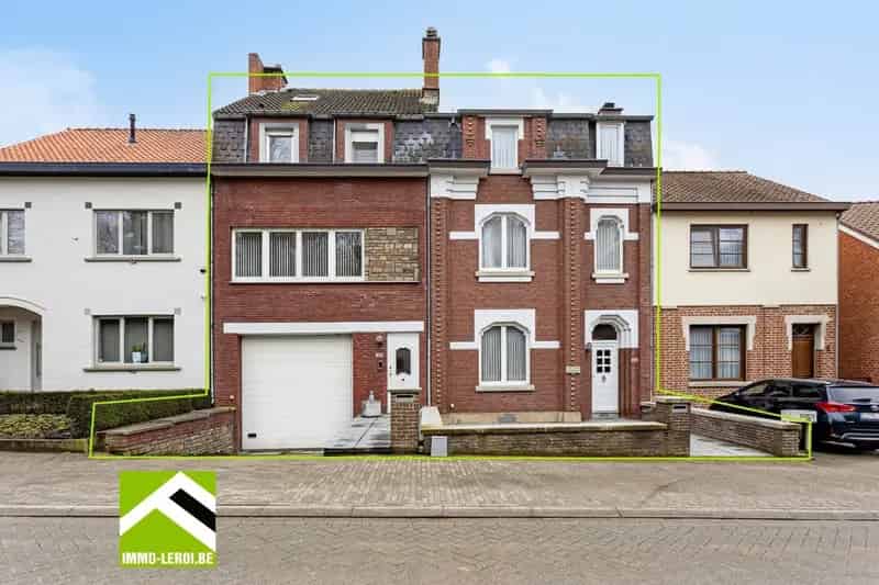 Ruime woning met karakter + appartement + werkplaats en garages te Tongeren-Sluizen