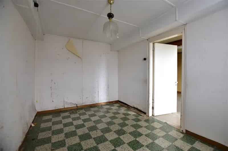 Te renoveren woning gelegen in het landelijke Moerzeke.
