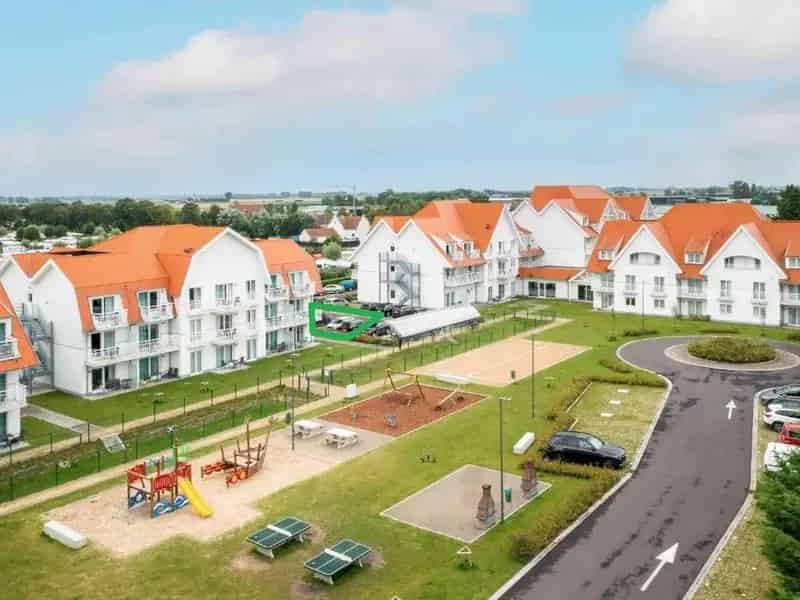 Drie autostandplaatsen deel uitmakend van een mooi hotel gelegen in Nieuwpoort- Sint-Joris