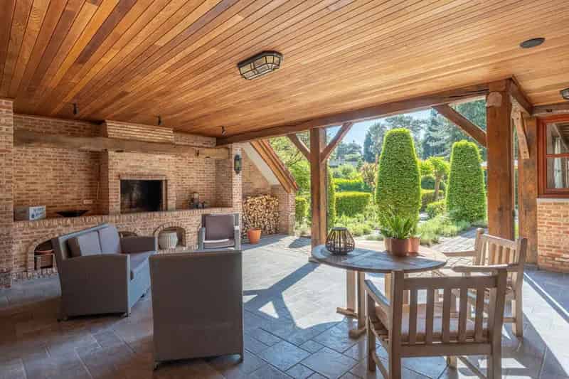 Huis te huur Ruime villa 6 slaapkamers Grote tuin Veel privacy