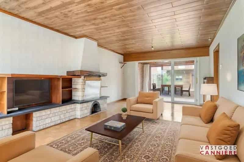 Op te frissen woning met potentieel gelegen in een rustige buurt TE KOOP in Desselgem.
