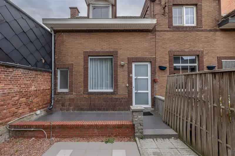 Gerenoveerd, voortuin met veel privacy