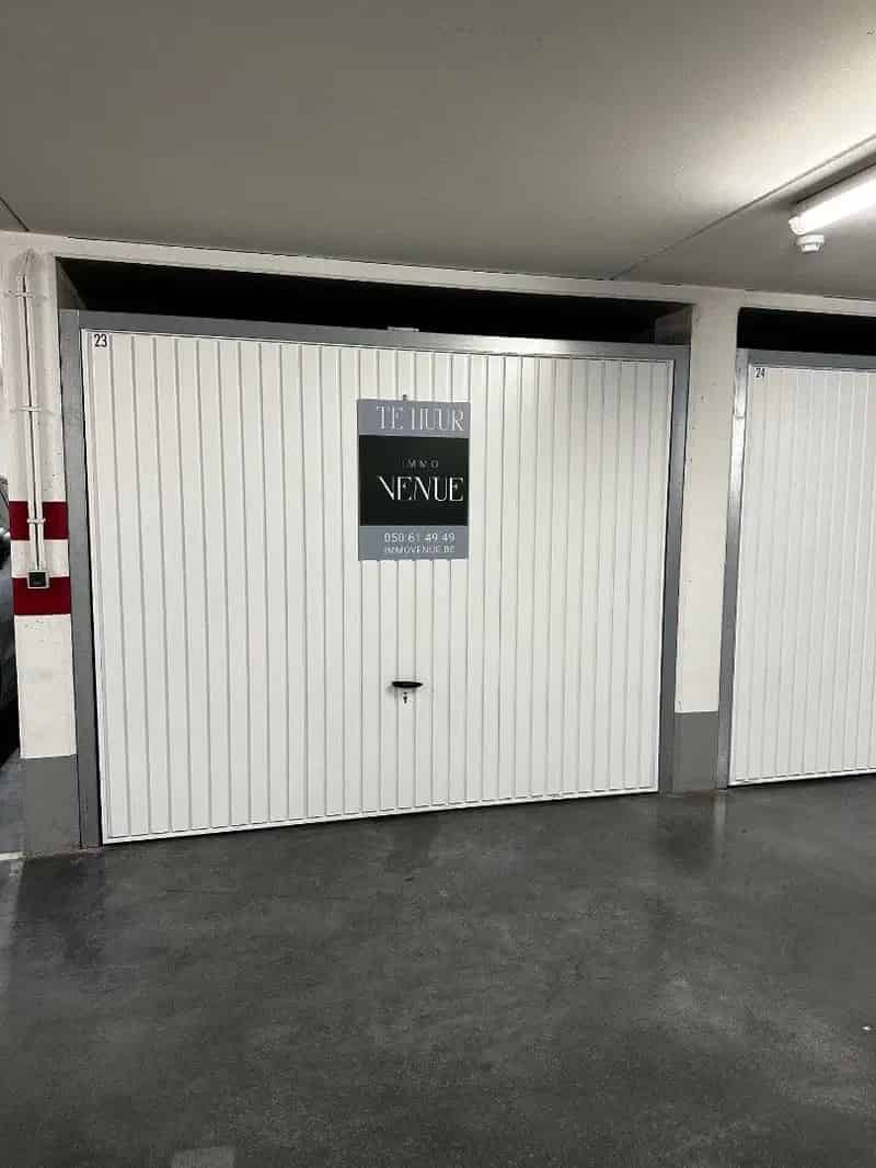 GARAGEBOX IN HET ZOUTE