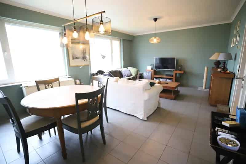 App Met Ruim Terras En Garage