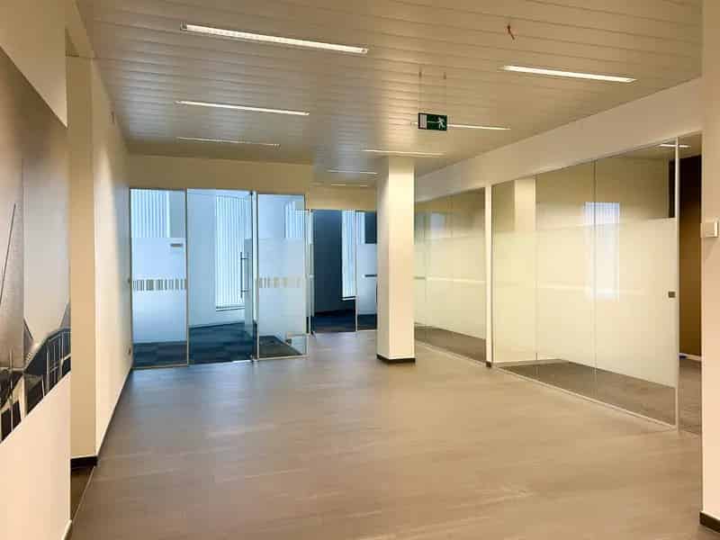 Handelsgelijkvloers te koop Amerikalei 5 parkeerplaatsen