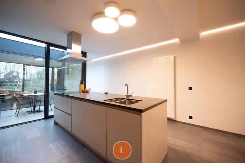Gerenoveerde woning met loods (100m²) te koop in Menen