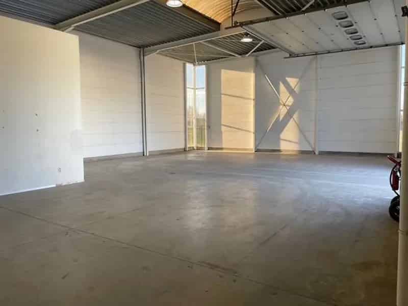 MULTIFUNCTIONEEL BEDRIJFSGEBOUW