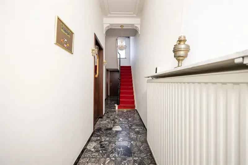 Te renoveren gezinswoning in rustige straat!