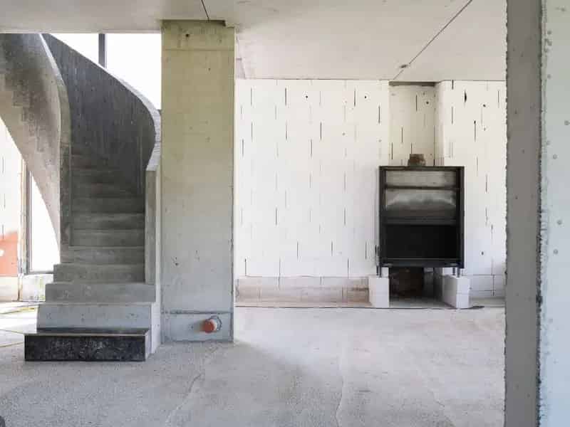 Architecturale casco-nieuwbouw bestaande uit een uitzonderlijke stapelwoning met onderliggende garage en adembenemende zichten over de Scheldevallei.