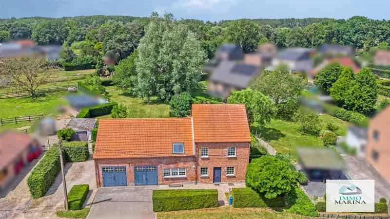 Ruime hoeve met 4 kamers en dubbele garage op 17a te Werchter