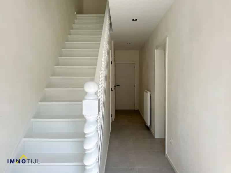 Instapklare woning met 3 slk, 2 badk, zonnige tuin & garage!