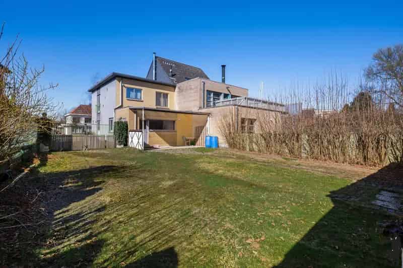 Te renoveren HOB met garage/magazijn met mogelijkheden