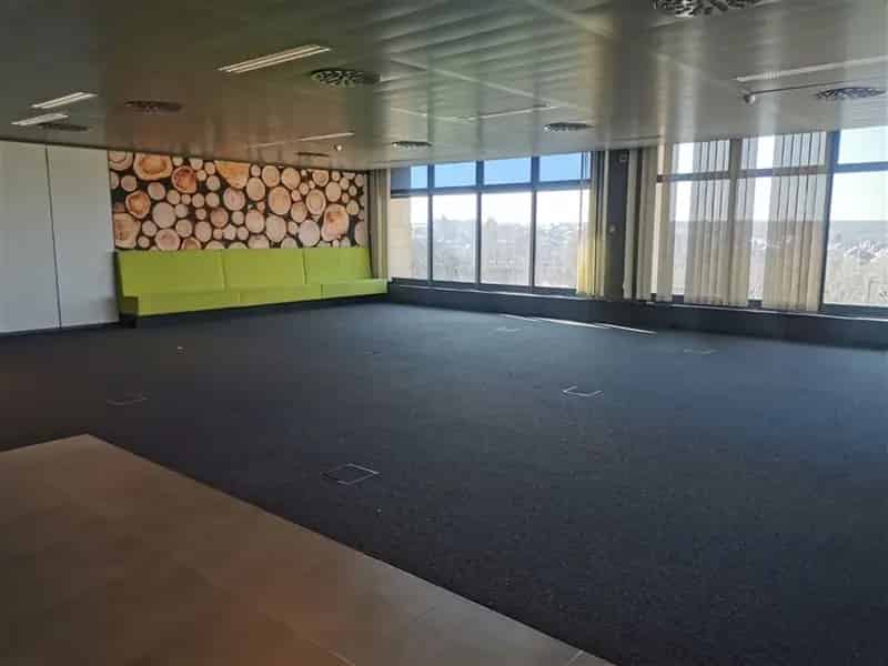 Kantoorcomplex aan de stadsrand van Leuven