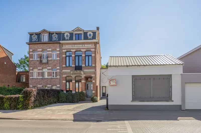 Karaktervolle herenwoning met bijgebouw in dorpskern