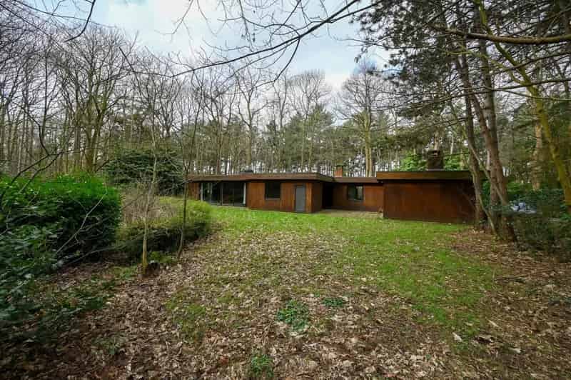 Uitzonderlijk villa-perceel gelegen in residentiële villa omgeving
