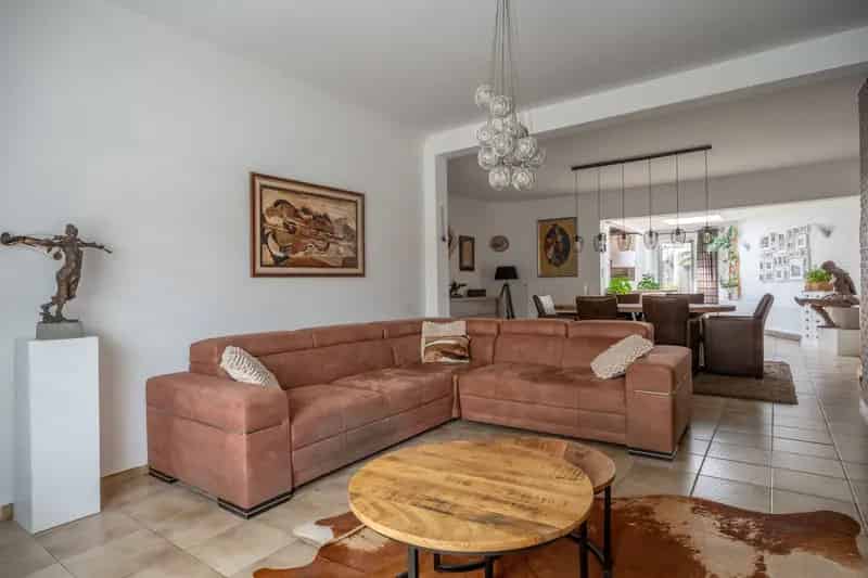 Gezellige dorpswoning in het centrum met twee slaapkamers en tof tuintje op het ZW