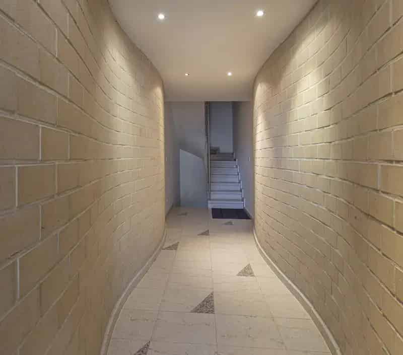 Opbrengstgebouw met 4 appartementen en 2 garages