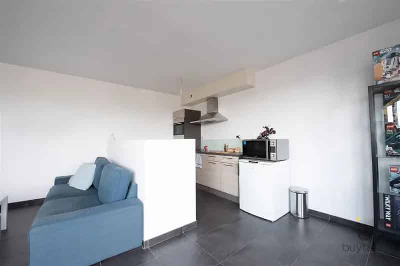 Antwerpen: Lichtrijk Hoekappartement 76m² met Stadsuitzicht en Parking