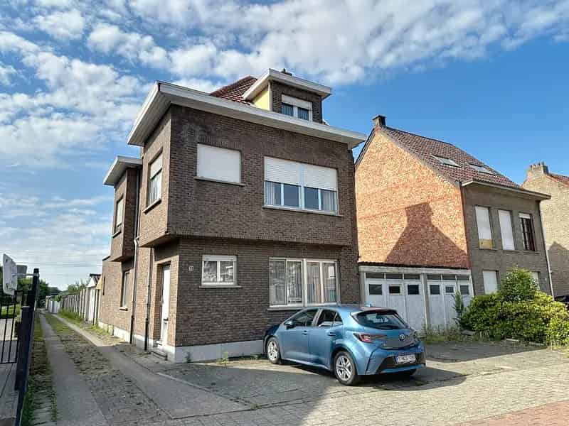 Renovatierijpe woning met bouwgrond te Schelle
