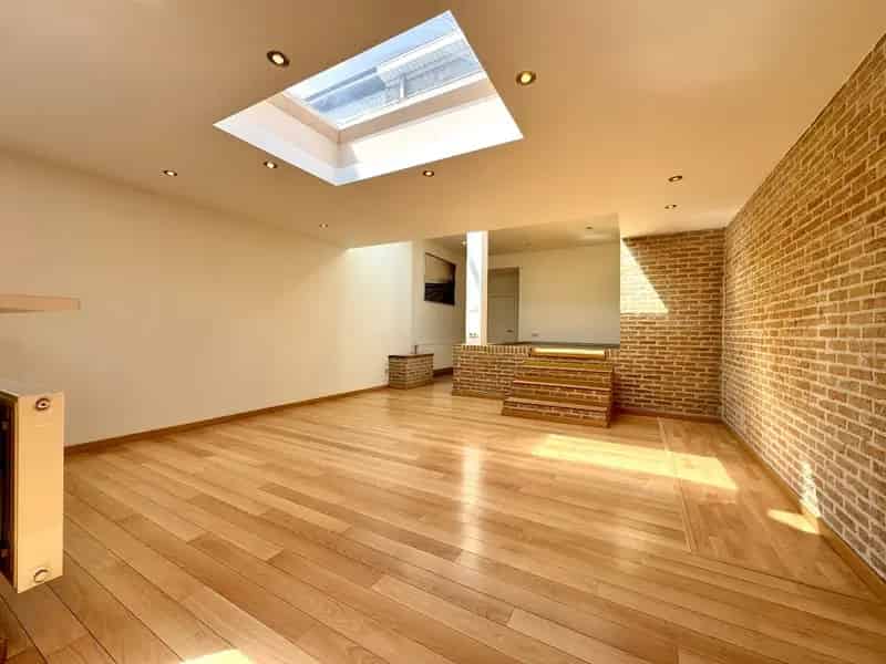 INSTAPKLARE WONING MET 3 SLPKS, TUIN EN OPRIT