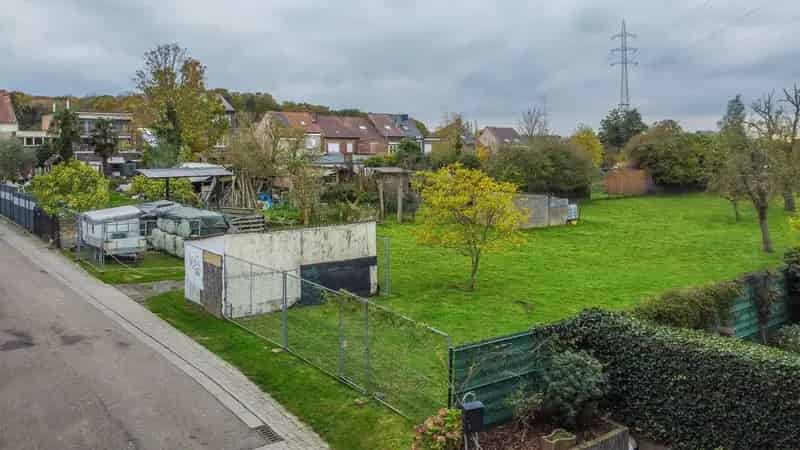 ZUIDgerichte bouwgrond voor 3-gevel villa van 8a80ca!