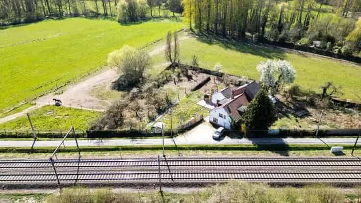 Huis Te Koop Ruime woning te renoveren nabij Leuven