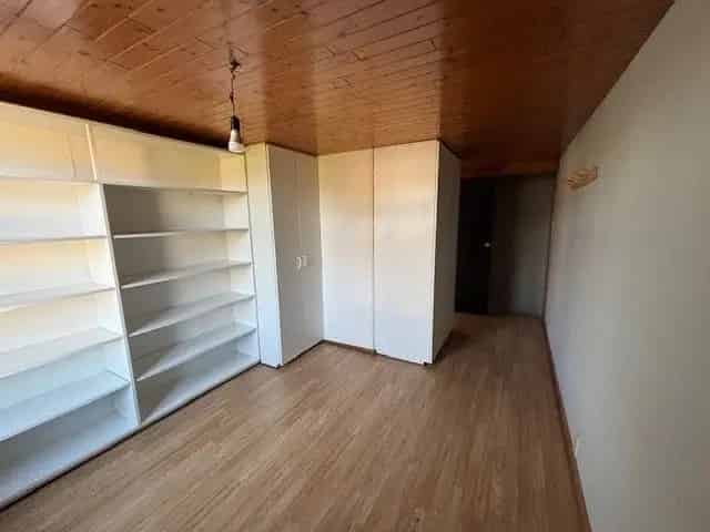 Charmant, te moderniseren huisje in beluikje met 1 slaapkamer (2 mogelijk).