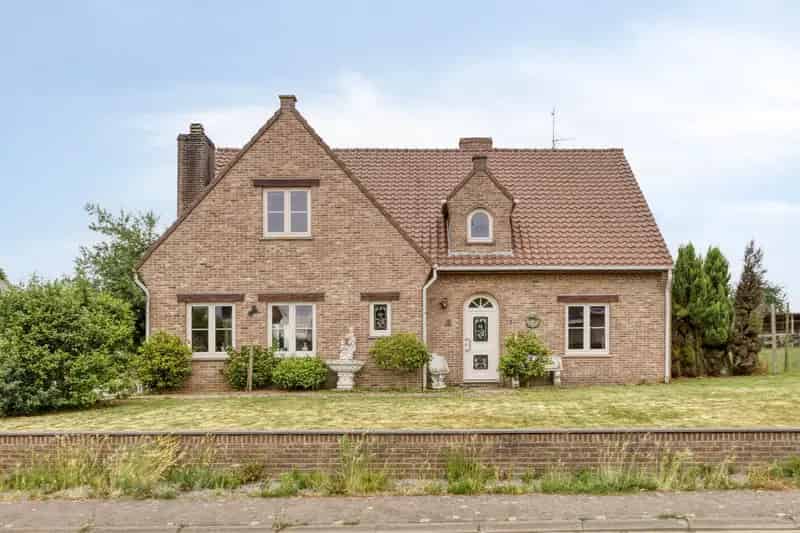 Villa met 3 slaapkamers op perceel van 31a81ca.