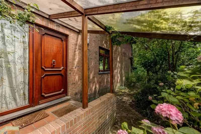 Karaktervolle half open villa met grote tuin 1.189m² in een rustige straat.