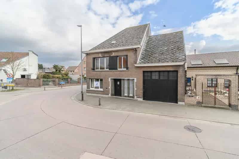 Te renoveren gezinswoning te Lebbeke (Wieze)