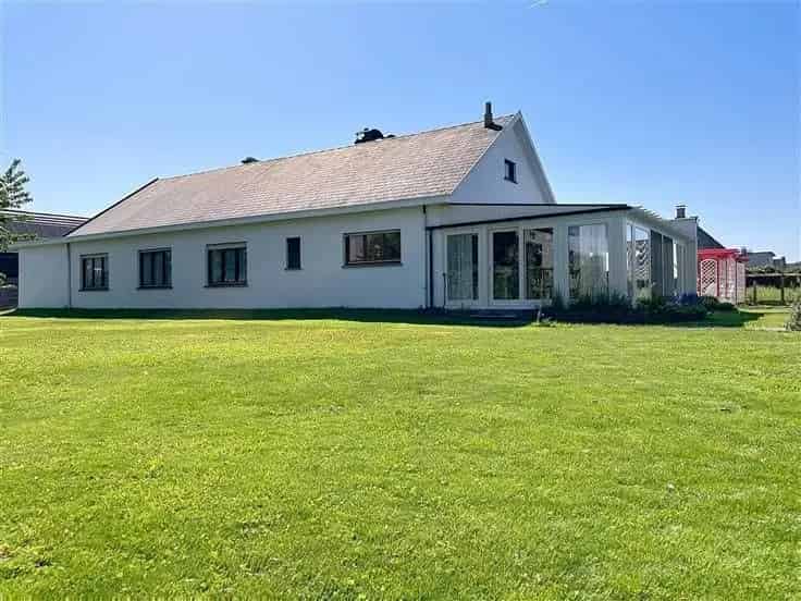 Villa te Koop: 3 slaapkamers, rustige ligging, grote tuin en garage