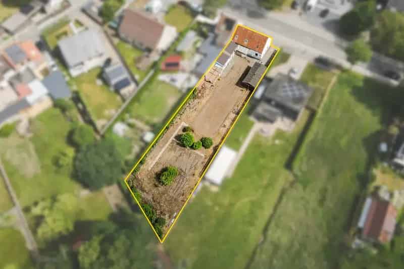 Halfopen woning op ruim perceel van 1.082 m²