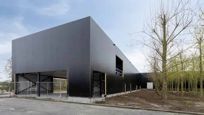 Magazijn met bureel te huur in Ambachtenlaan 10, Wevelgem - Dewaele