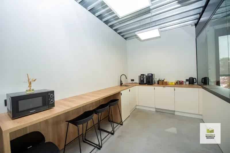 Volledig gemeubileerde co-working kantoren