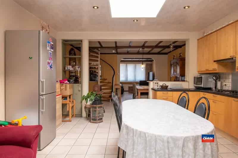 Instapklare rijwoning met 3 slaapkamers en zonnige tuin